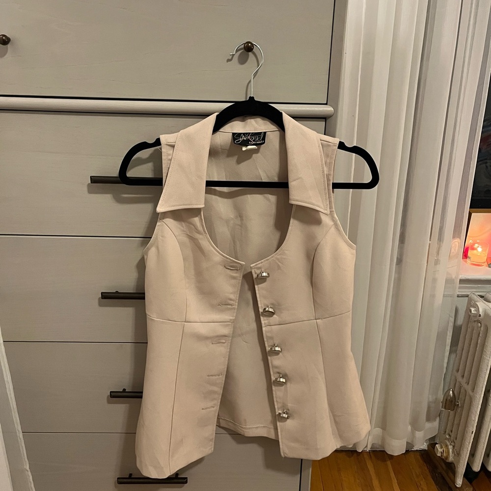 VINTAGE vest top. Size unknown but would guess XS-S. Some staining.